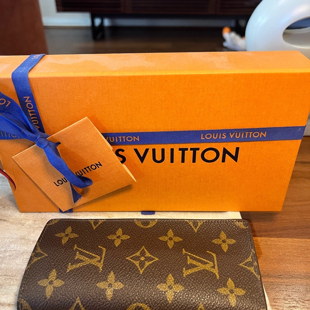Louis Vuitton Eyeglasses Case - Picture 10 of 10